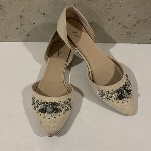 Vera Wang Cream Flats with Rhinestone Embellishments - Size 8.5